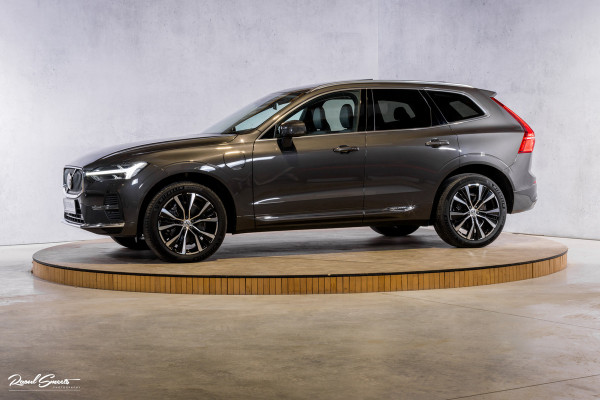 Volvo XC60 2.0 T8 Plug-in hybrid AWD Ultimate Bright | Adaptieve cruise | Panorama dak | Zwenkbare trekhaak | Stoel massage+verkoeling |