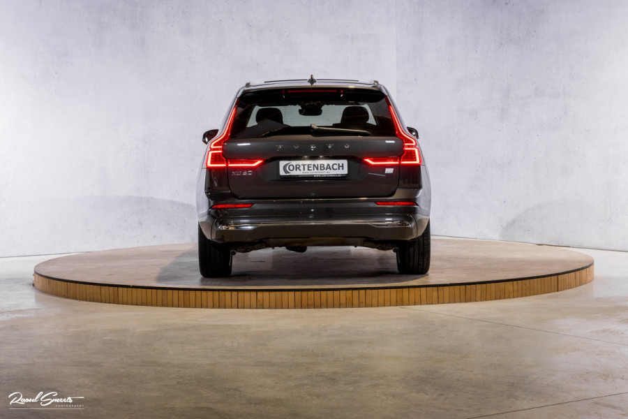 Volvo XC60 2.0 T8 Plug-in hybrid AWD Ultimate Bright | Adaptieve cruise | Panorama dak | Zwenkbare trekhaak | Stoel massage+verkoeling |