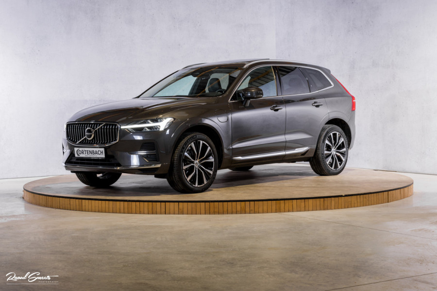 Volvo XC60 2.0 T8 Plug-in hybrid AWD Ultimate Bright | Adaptieve cruise | Panorama dak | Zwenkbare trekhaak | Stoel massage+verkoeling |