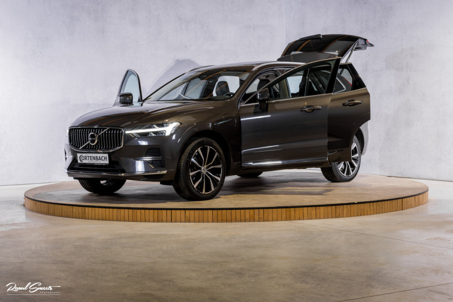 Volvo XC60 2.0 T8 Plug-in hybrid AWD Ultimate Bright | Adaptieve cruise | Panorama dak | Zwenkbare trekhaak | Stoel massage+verkoeling |