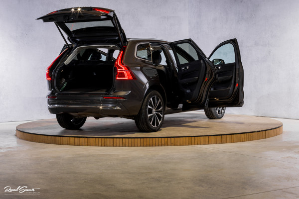 Volvo XC60 2.0 T8 Plug-in hybrid AWD Ultimate Bright | Adaptieve cruise | Panorama dak | Zwenkbare trekhaak | Stoel massage+verkoeling |