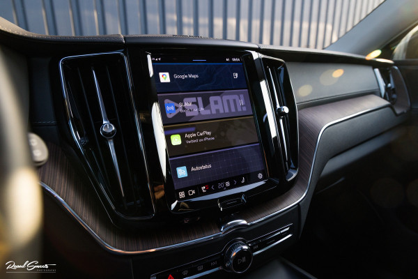 Volvo XC60 2.0 T8 Plug-in hybrid AWD Ultimate Bright | Adaptieve cruise | Panorama dak | Zwenkbare trekhaak | Stoel massage+verkoeling |