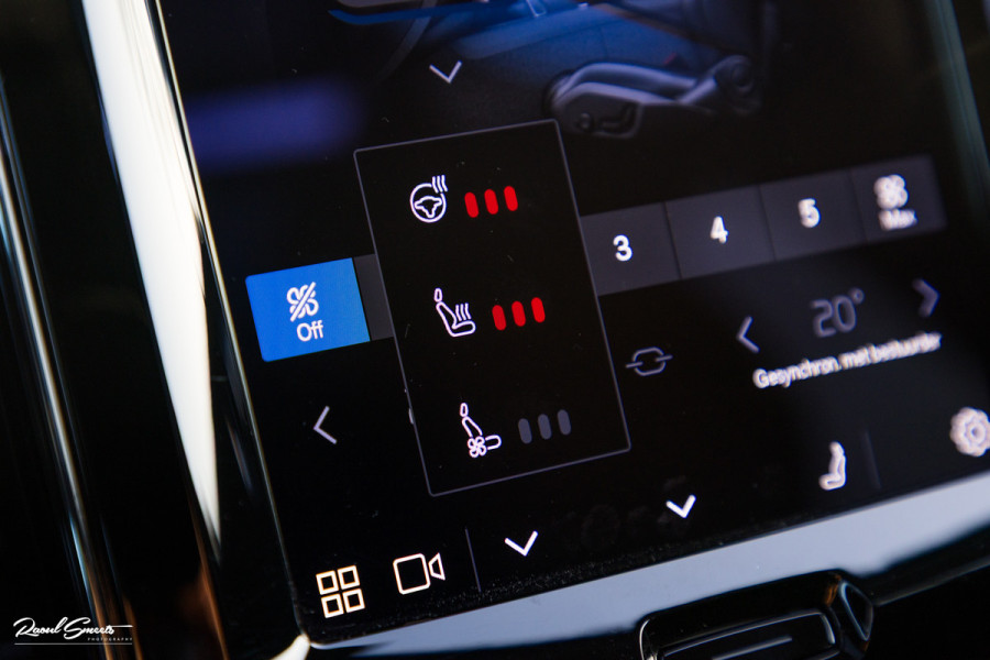 Volvo XC60 2.0 T8 Plug-in hybrid AWD Ultimate Bright | Adaptieve cruise | Panorama dak | Zwenkbare trekhaak | Stoel massage+verkoeling |