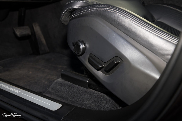 Volvo XC60 2.0 T8 Plug-in hybrid AWD Ultimate Bright | Adaptieve cruise | Panorama dak | Zwenkbare trekhaak | Stoel massage+verkoeling |