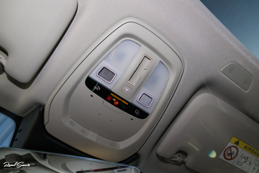 Volvo XC60 2.0 T8 Plug-in hybrid AWD Ultimate Bright | Adaptieve cruise | Panorama dak | Zwenkbare trekhaak | Stoel massage+verkoeling |