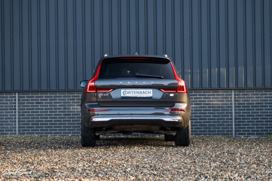 Volvo XC60 2.0 T8 Plug-in hybrid AWD Ultimate Bright | Adaptieve cruise | Panorama dak | Zwenkbare trekhaak | Stoel massage+verkoeling |
