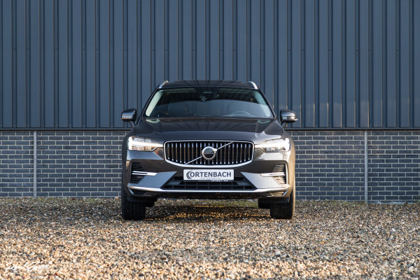 Volvo XC60 2.0 T8 Plug-in hybrid AWD Ultimate Bright | Adaptieve cruise | Panorama dak | Zwenkbare trekhaak | Stoel massage+verkoeling |