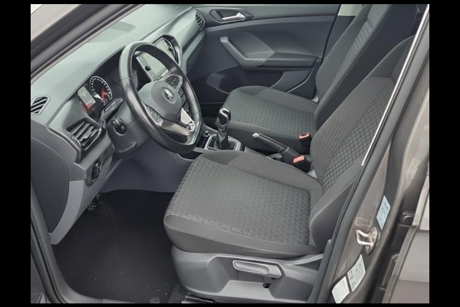 Volkswagen T-Cross 1.0 TSI Life | Navigatie | Parkeersensoren | Adaptieve cruise control | Trekhaak |