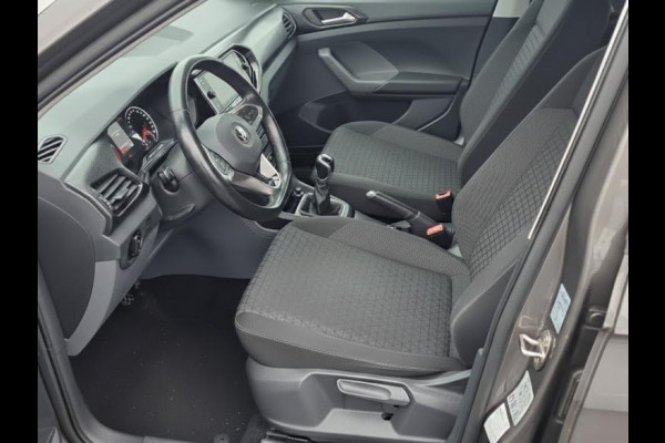 Volkswagen T-Cross 1.0 TSI Life | Navigatie | Parkeersensoren | Adaptieve cruise control | Trekhaak |