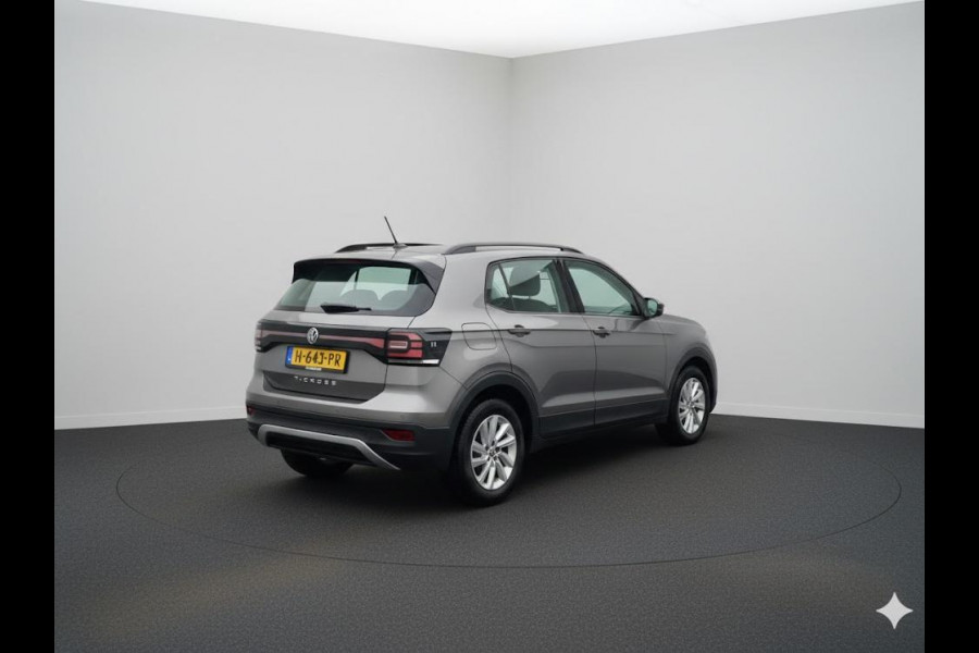 Volkswagen T-Cross 1.0 TSI Life | Navigatie | Parkeersensoren | Adaptieve cruise control | Trekhaak |