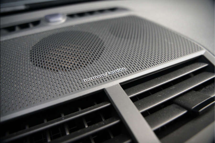 Polestar 2 Long Range Dual Motor Launch Edition 78kWh | Panoramadak | Stoelverwarming | Stuurverwarming | Harman Kardon | Memory Seat | 360 Camera | Keyless | Elektrische Trekhaak | Apple Carplay | BTW | LED |