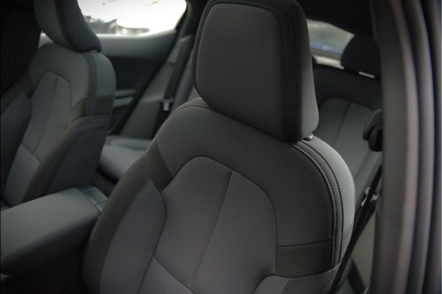 Polestar 2 Long Range Dual Motor Launch Edition 78kWh | Panoramadak | Stoelverwarming | Stuurverwarming | Harman Kardon | Memory Seat | 360 Camera | Keyless | Elektrische Trekhaak | Apple Carplay | BTW | LED |