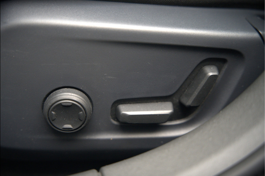 Polestar 2 Long Range Dual Motor Launch Edition 78kWh | Panoramadak | Stoelverwarming | Stuurverwarming | Harman Kardon | Memory Seat | 360 Camera | Keyless | Elektrische Trekhaak | Apple Carplay | BTW | LED |