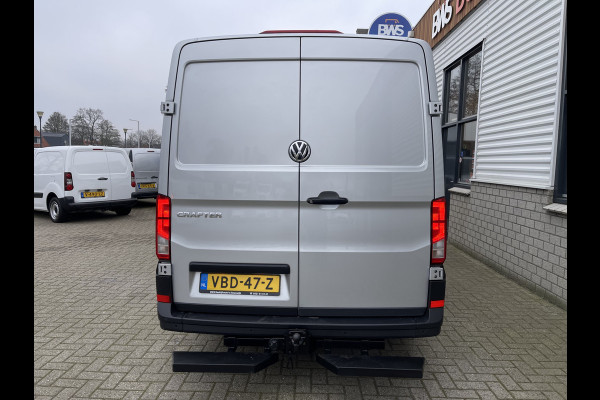 Volkswagen Crafter 30 2.0 TDI L3H2 Comfortline ( voorheen L2H1 ) / euro 6 / bpm vrij / lease vanaf € 342 / vaste prijs rijklaar € 20.950 ex btw / zilver metallic / airco / cruise / navi / pdc voor en achter