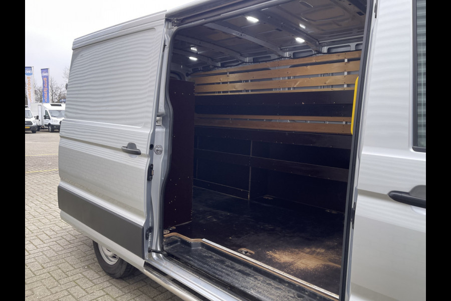 Volkswagen Crafter 30 2.0 TDI L3H2 Comfortline ( voorheen L2H1 ) / euro 6 / bpm vrij / lease vanaf € 342 / vaste prijs rijklaar € 20.950 ex btw / zilver metallic / airco / cruise / navi / pdc voor en achter