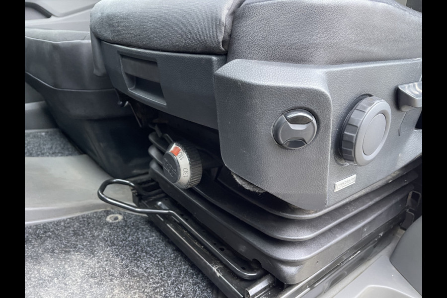 Volkswagen Crafter 30 2.0 TDI L3H2 Comfortline ( voorheen L2H1 ) / euro 6 / bpm vrij / lease vanaf € 342 / vaste prijs rijklaar € 20.950 ex btw / zilver metallic / airco / cruise / navi / pdc voor en achter