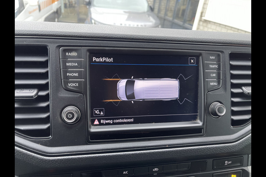 Volkswagen Crafter 30 2.0 TDI L3H2 Comfortline ( voorheen L2H1 ) / euro 6 / bpm vrij / lease vanaf € 342 / vaste prijs rijklaar € 20.950 ex btw / zilver metallic / airco / cruise / navi / pdc voor en achter