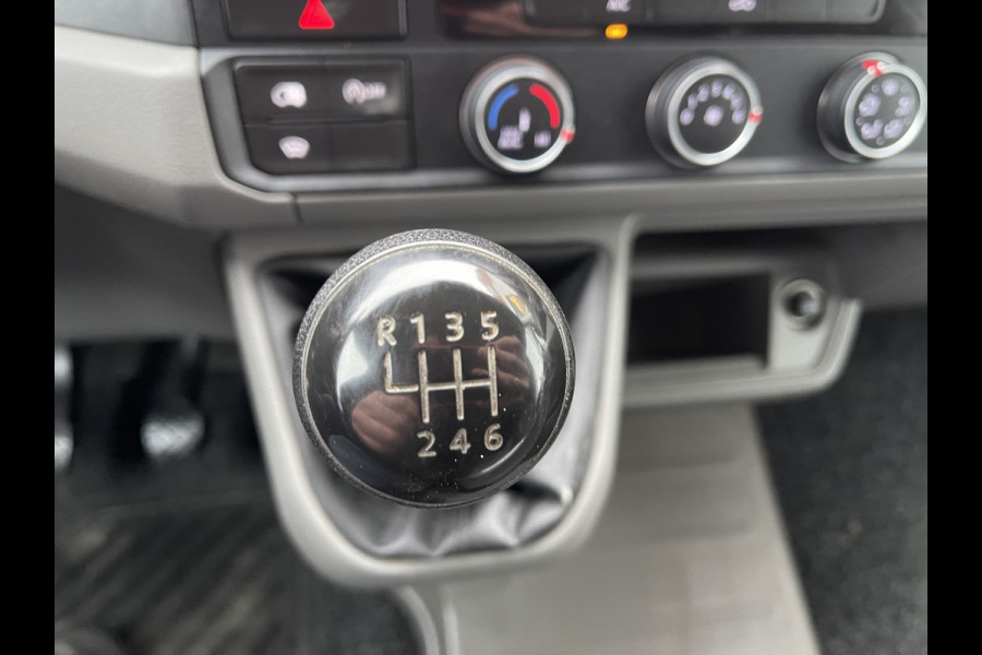 Volkswagen Crafter 30 2.0 TDI L3H2 Comfortline ( voorheen L2H1 ) / euro 6 / bpm vrij / lease vanaf € 342 / vaste prijs rijklaar € 20.950 ex btw / zilver metallic / airco / cruise / navi / pdc voor en achter