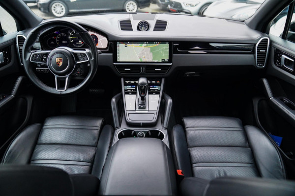 Porsche Cayenne 3.0 E-Hybrid | Sport Chrono | Panorama | Luxe Leder | Luchtvering | Bose Surround sound | Soft Close | Luchtvering