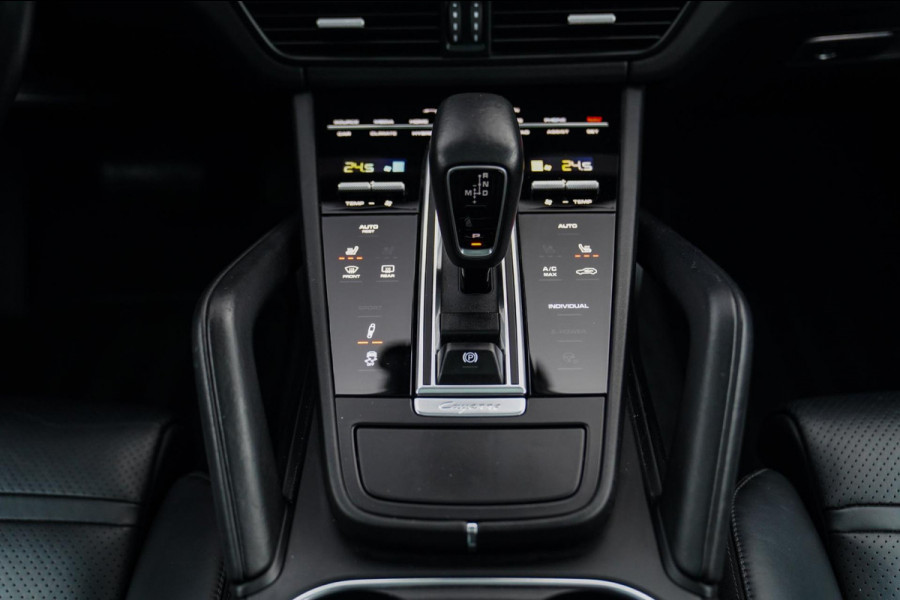 Porsche Cayenne 3.0 E-Hybrid | Sport Chrono | Panorama | Luxe Leder | Luchtvering | Bose Surround sound | Soft Close | Luchtvering