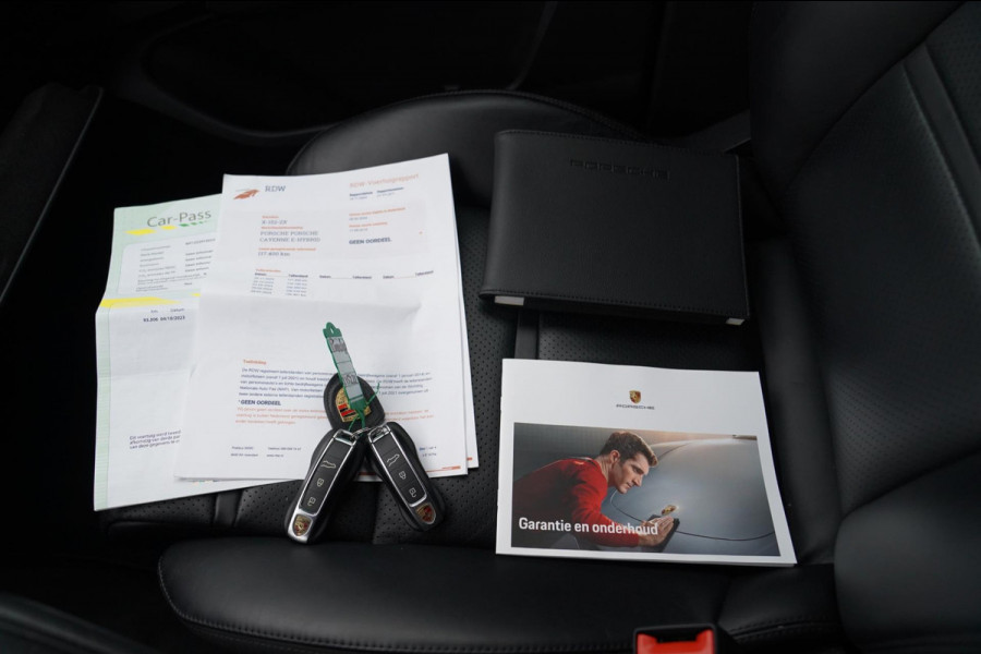 Porsche Cayenne 3.0 E-Hybrid | Sport Chrono | Panorama | Luxe Leder | Luchtvering | Bose Surround sound | Soft Close | Luchtvering