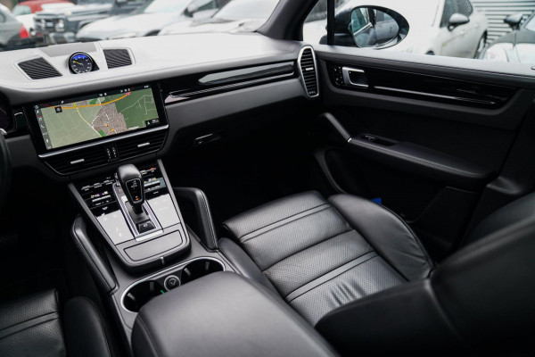 Porsche Cayenne 3.0 E-Hybrid | Sport Chrono | Panorama | Luxe Leder | Luchtvering | Bose Surround sound | Soft Close | Luchtvering