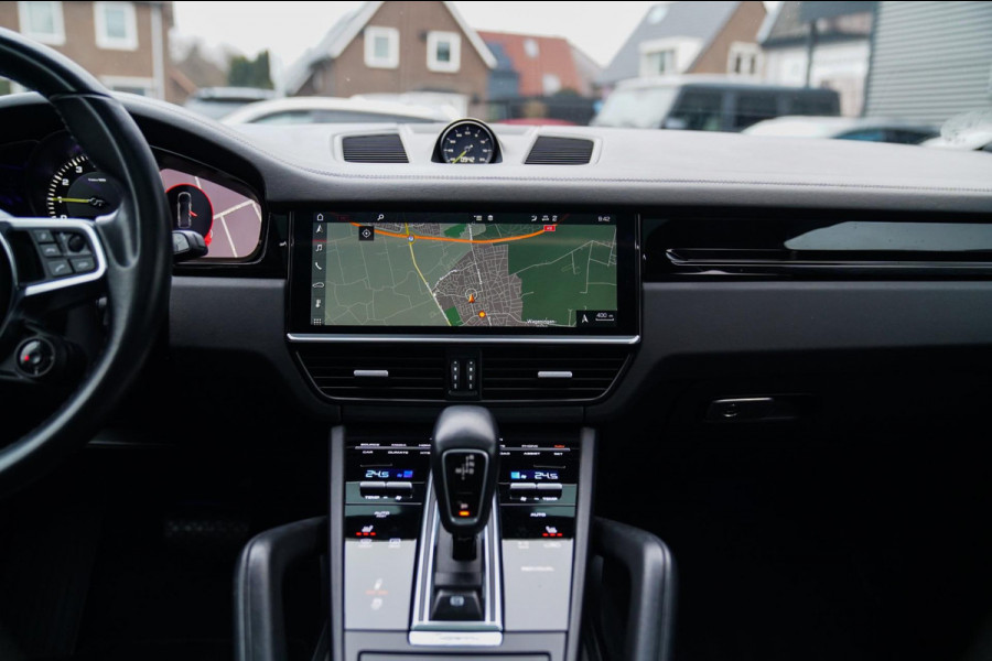 Porsche Cayenne 3.0 E-Hybrid | Sport Chrono | Panorama | Luxe Leder | Luchtvering | Bose Surround sound | Soft Close | Luchtvering