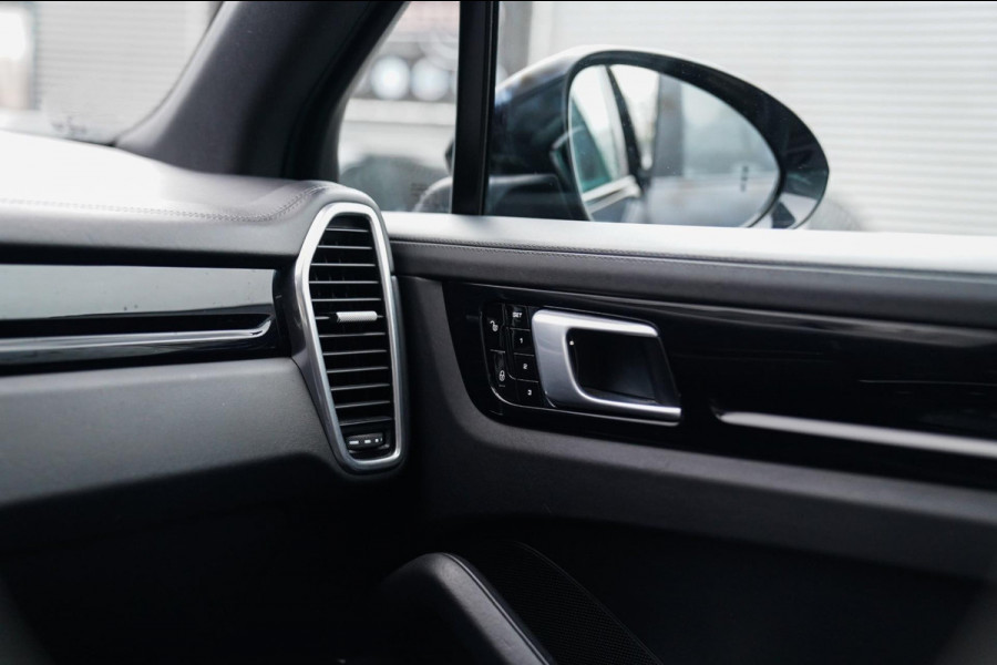 Porsche Cayenne 3.0 E-Hybrid | Sport Chrono | Panorama | Luxe Leder | Luchtvering | Bose Surround sound | Soft Close | Luchtvering