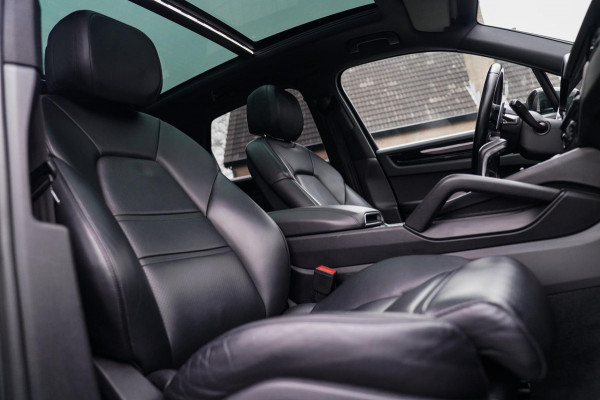 Porsche Cayenne 3.0 E-Hybrid | Sport Chrono | Panorama | Luxe Leder | Luchtvering | Bose Surround sound | Soft Close | Luchtvering