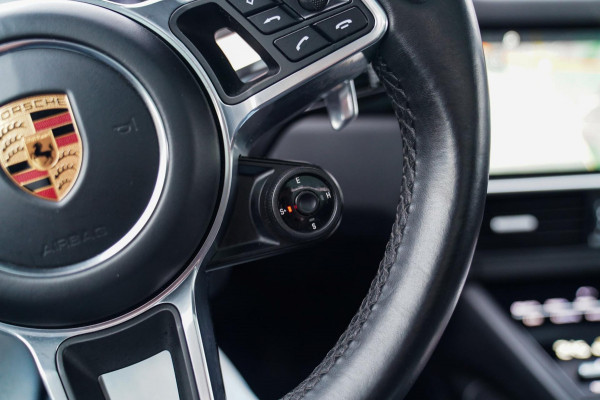 Porsche Cayenne 3.0 E-Hybrid | Sport Chrono | Panorama | Luxe Leder | Luchtvering | Bose Surround sound | Soft Close | Luchtvering