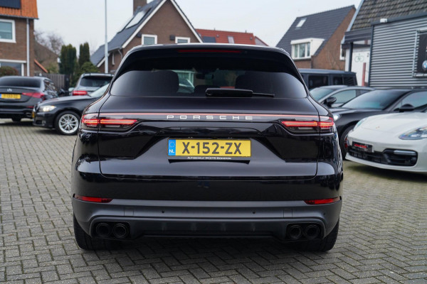 Porsche Cayenne 3.0 E-Hybrid | Sport Chrono | Panorama | Luxe Leder | Luchtvering | Bose Surround sound | Soft Close | Luchtvering