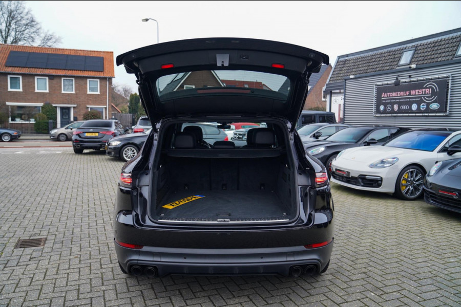 Porsche Cayenne 3.0 E-Hybrid | Sport Chrono | Panorama | Luxe Leder | Luchtvering | Bose Surround sound | Soft Close | Luchtvering