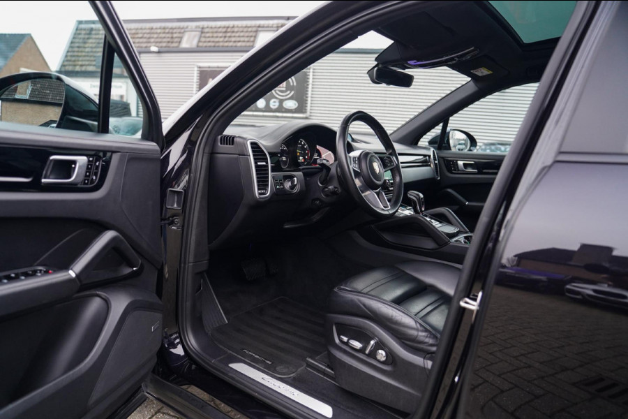 Porsche Cayenne 3.0 E-Hybrid | Sport Chrono | Panorama | Luxe Leder | Luchtvering | Bose Surround sound | Soft Close | Luchtvering