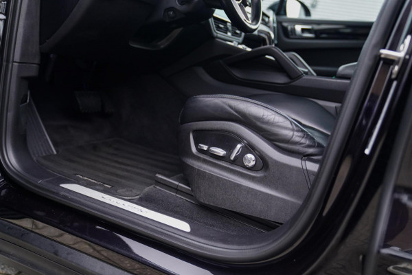 Porsche Cayenne 3.0 E-Hybrid | Sport Chrono | Panorama | Luxe Leder | Luchtvering | Bose Surround sound | Soft Close | Luchtvering
