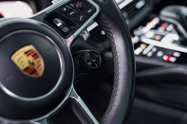 Porsche Cayenne 3.0 E-Hybrid | Sport Chrono | Panorama | Luxe Leder | Luchtvering | Bose Surround sound | Soft Close | Luchtvering
