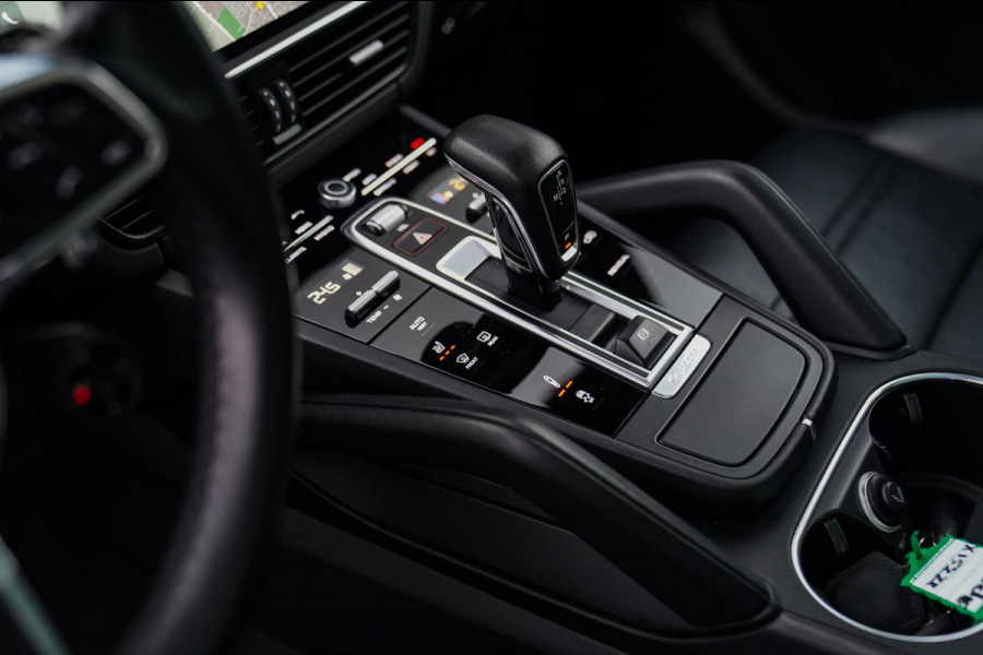 Porsche Cayenne 3.0 E-Hybrid | Sport Chrono | Panorama | Luxe Leder | Luchtvering | Bose Surround sound | Soft Close | Luchtvering