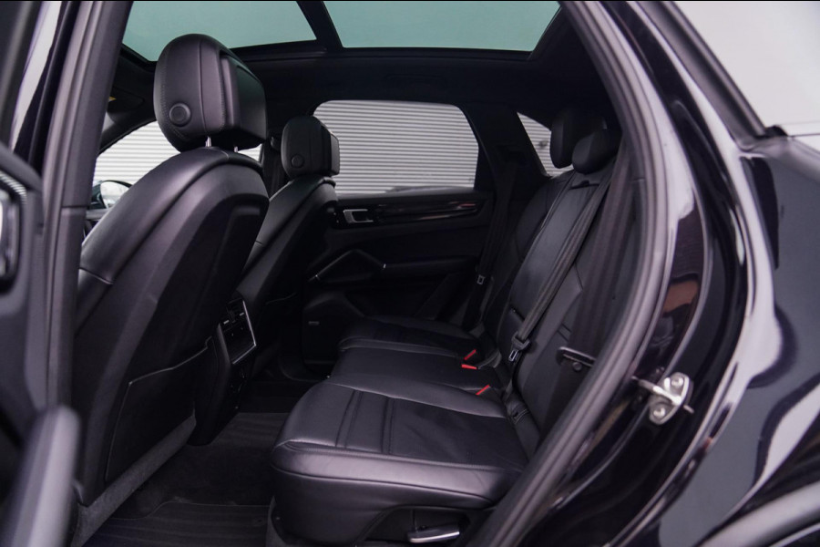 Porsche Cayenne 3.0 E-Hybrid | Sport Chrono | Panorama | Luxe Leder | Luchtvering | Bose Surround sound | Soft Close | Luchtvering