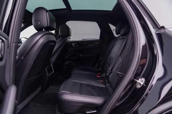 Porsche Cayenne 3.0 E-Hybrid | Sport Chrono | Panorama | Luxe Leder | Luchtvering | Bose Surround sound | Soft Close | Luchtvering