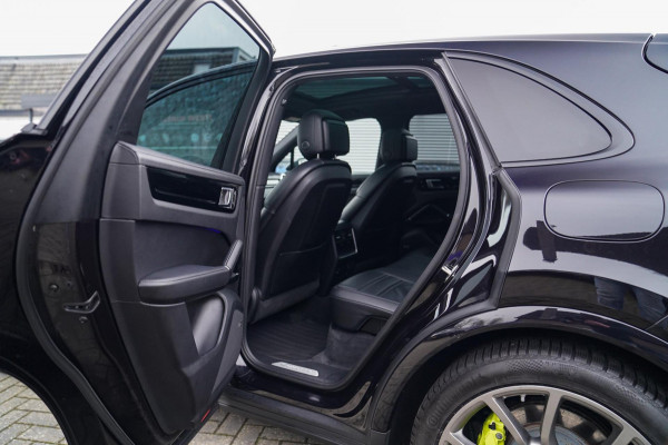 Porsche Cayenne 3.0 E-Hybrid | Sport Chrono | Panorama | Luxe Leder | Luchtvering | Bose Surround sound | Soft Close | Luchtvering
