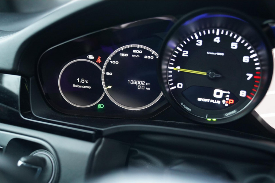 Porsche Cayenne 3.0 E-Hybrid | Sport Chrono | Panorama | Luxe Leder | Luchtvering | Bose Surround sound | Soft Close | Luchtvering