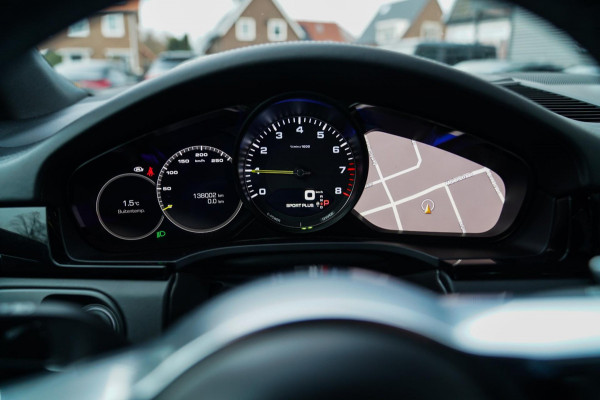 Porsche Cayenne 3.0 E-Hybrid | Sport Chrono | Panorama | Luxe Leder | Luchtvering | Bose Surround sound | Soft Close | Luchtvering