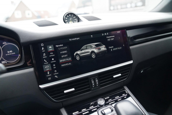 Porsche Cayenne 3.0 E-Hybrid | Sport Chrono | Panorama | Luxe Leder | Luchtvering | Bose Surround sound | Soft Close | Luchtvering