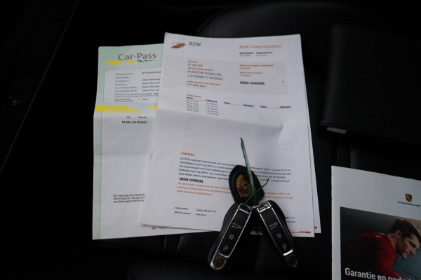 Porsche Cayenne 3.0 E-Hybrid | Sport Chrono | Panorama | Luxe Leder | Luchtvering | Bose Surround sound | Soft Close | Luchtvering