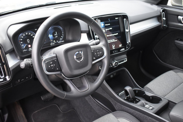 Volvo XC40 T4 211PK Automaat Recharge Inscription Expression / Navigatie / Elektrisch glazen panorama schuifdak / Cruise Control / Elektrische achterklep / Achteruitrijcamera /