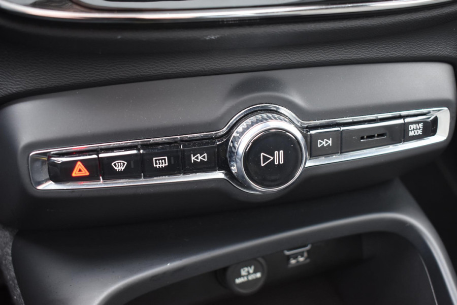 Volvo XC40 T4 211PK Automaat Recharge Inscription Expression / Navigatie / Elektrisch glazen panorama schuifdak / Cruise Control / Elektrische achterklep / Achteruitrijcamera /