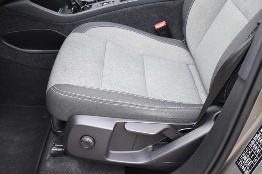 Volvo XC40 T4 211PK Automaat Recharge Inscription Expression / Navigatie / Elektrisch glazen panorama schuifdak / Cruise Control / Elektrische achterklep / Achteruitrijcamera /