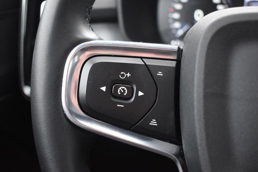 Volvo XC40 T4 211PK Automaat Recharge Inscription Expression / Navigatie / Elektrisch glazen panorama schuifdak / Cruise Control / Elektrische achterklep / Achteruitrijcamera /