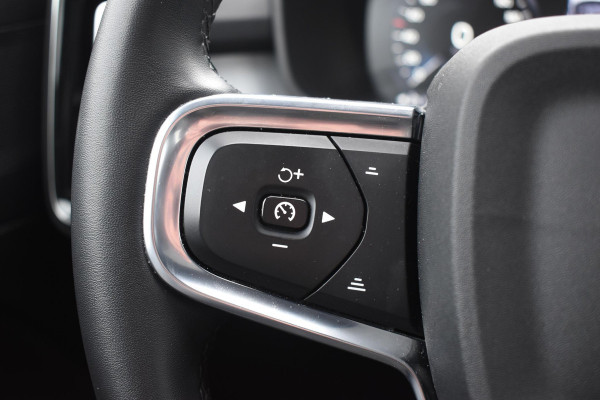 Volvo XC40 T4 211PK Automaat Recharge Inscription Expression / Navigatie / Elektrisch glazen panorama schuifdak / Cruise Control / Elektrische achterklep / Achteruitrijcamera /