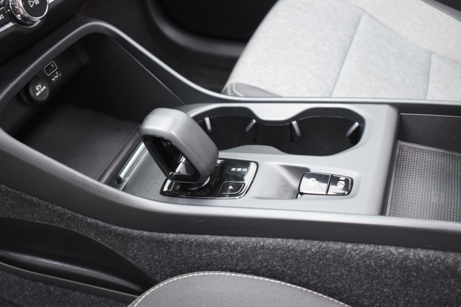 Volvo XC40 T4 211PK Automaat Recharge Inscription Expression / Navigatie / Elektrisch glazen panorama schuifdak / Cruise Control / Elektrische achterklep / Achteruitrijcamera /