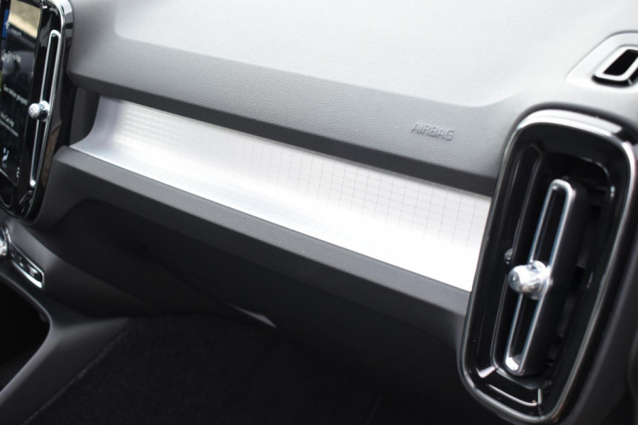 Volvo XC40 T4 211PK Automaat Recharge Inscription Expression / Navigatie / Elektrisch glazen panorama schuifdak / Cruise Control / Elektrische achterklep / Achteruitrijcamera /